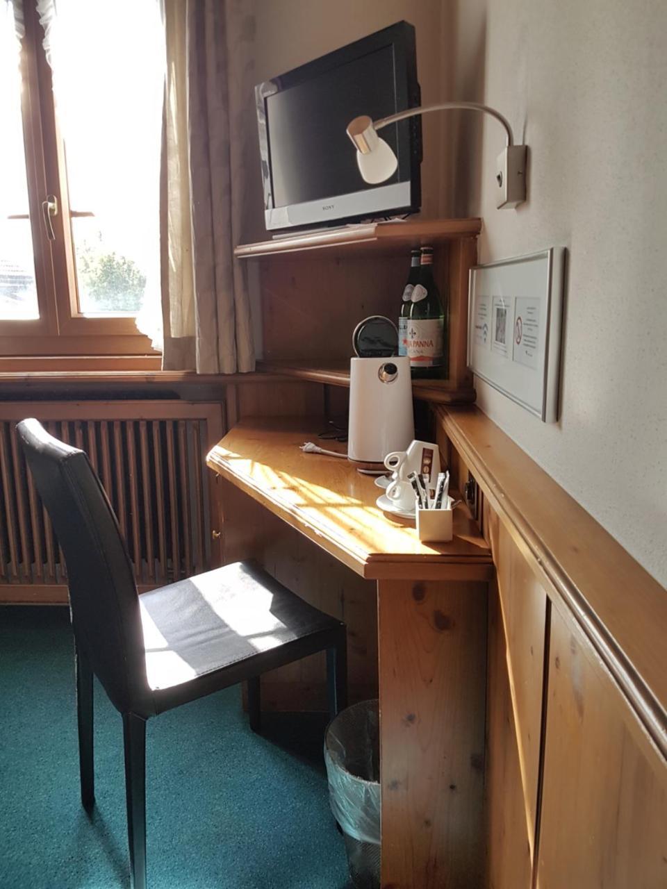Suhr Hotel Zum Kreuz מראה חיצוני תמונה