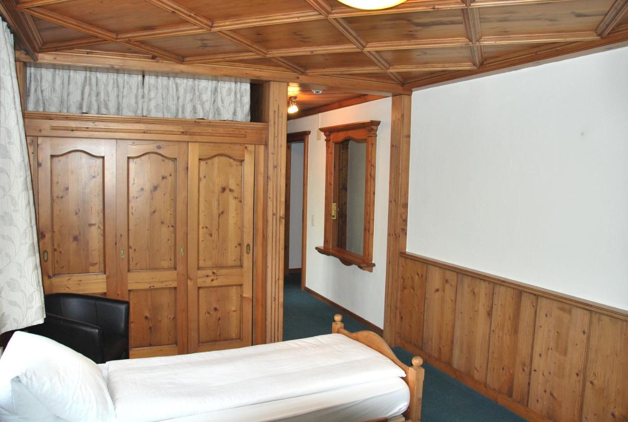 Suhr Hotel Zum Kreuz מראה חיצוני תמונה