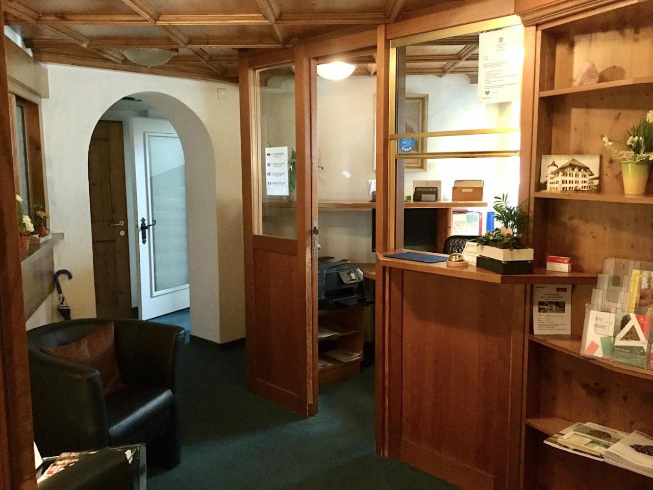 Suhr Hotel Zum Kreuz מראה חיצוני תמונה