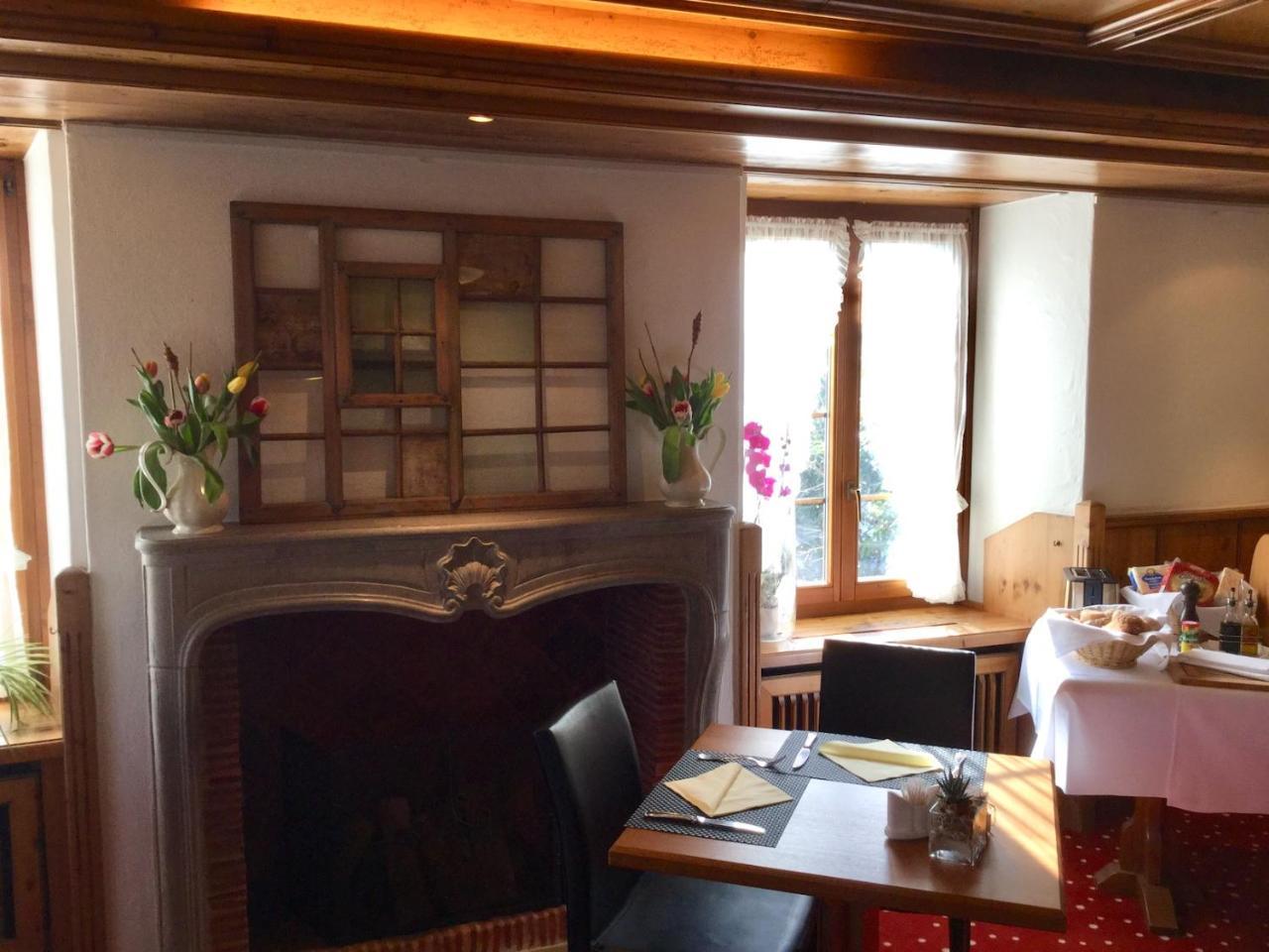 Suhr Hotel Zum Kreuz מראה חיצוני תמונה
