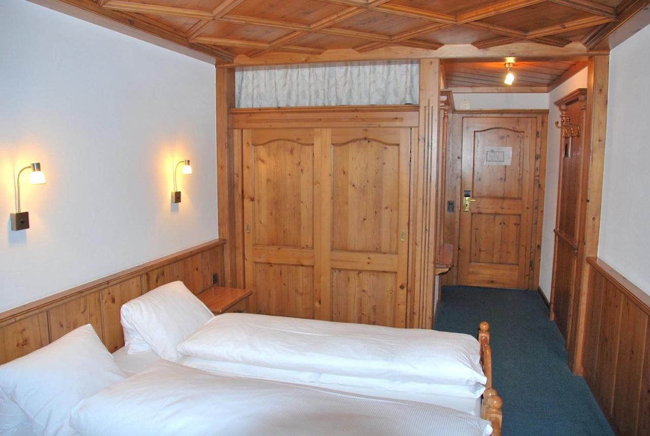 Suhr Hotel Zum Kreuz מראה חיצוני תמונה