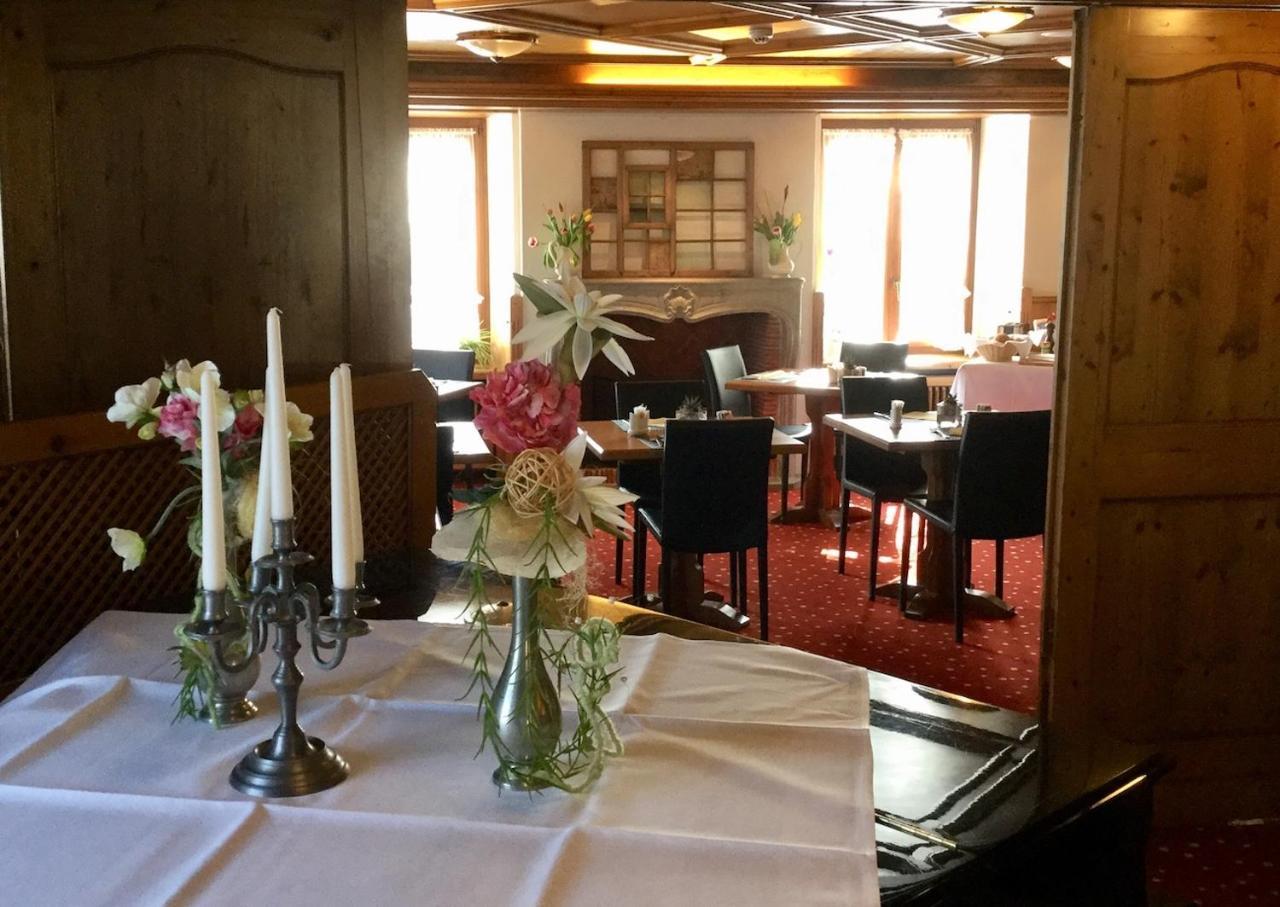 Suhr Hotel Zum Kreuz מראה חיצוני תמונה