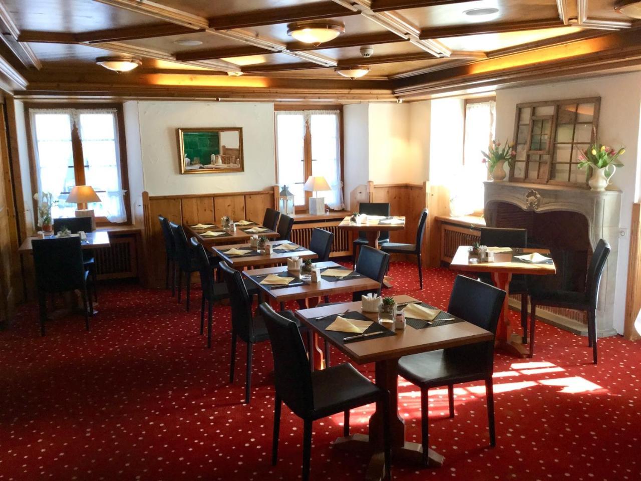Suhr Hotel Zum Kreuz מראה חיצוני תמונה