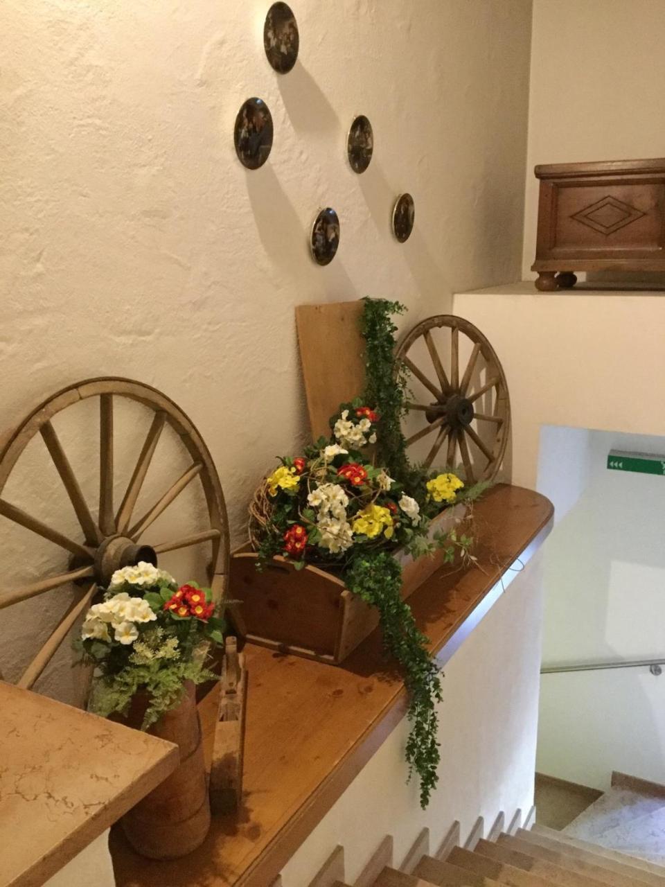 Suhr Hotel Zum Kreuz מראה חיצוני תמונה