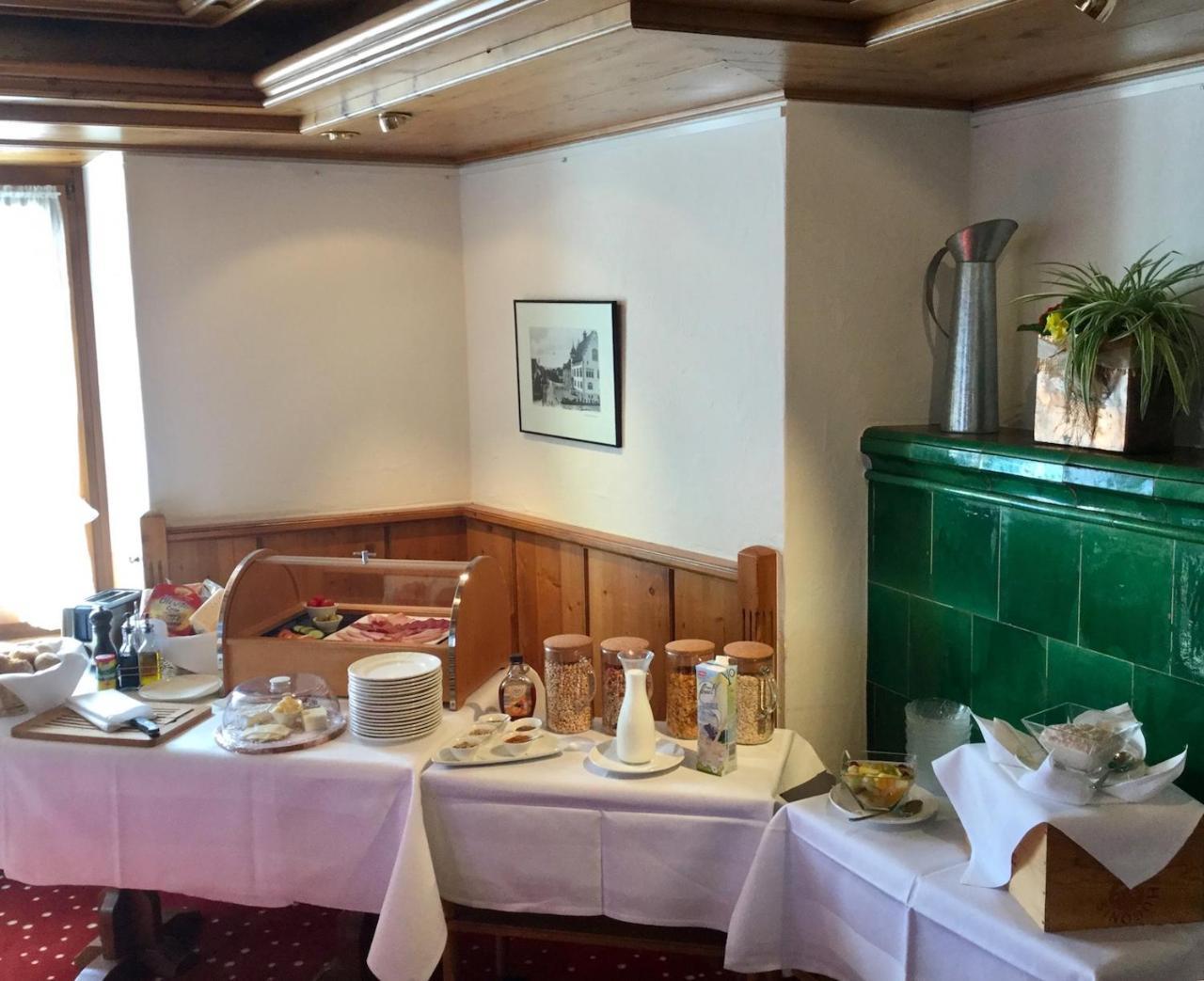 Suhr Hotel Zum Kreuz מראה חיצוני תמונה