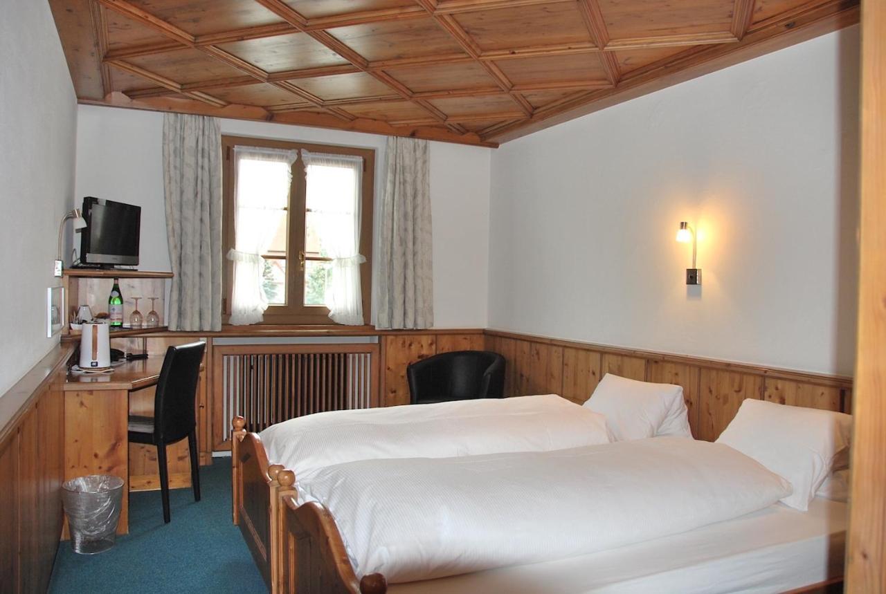 Suhr Hotel Zum Kreuz מראה חיצוני תמונה