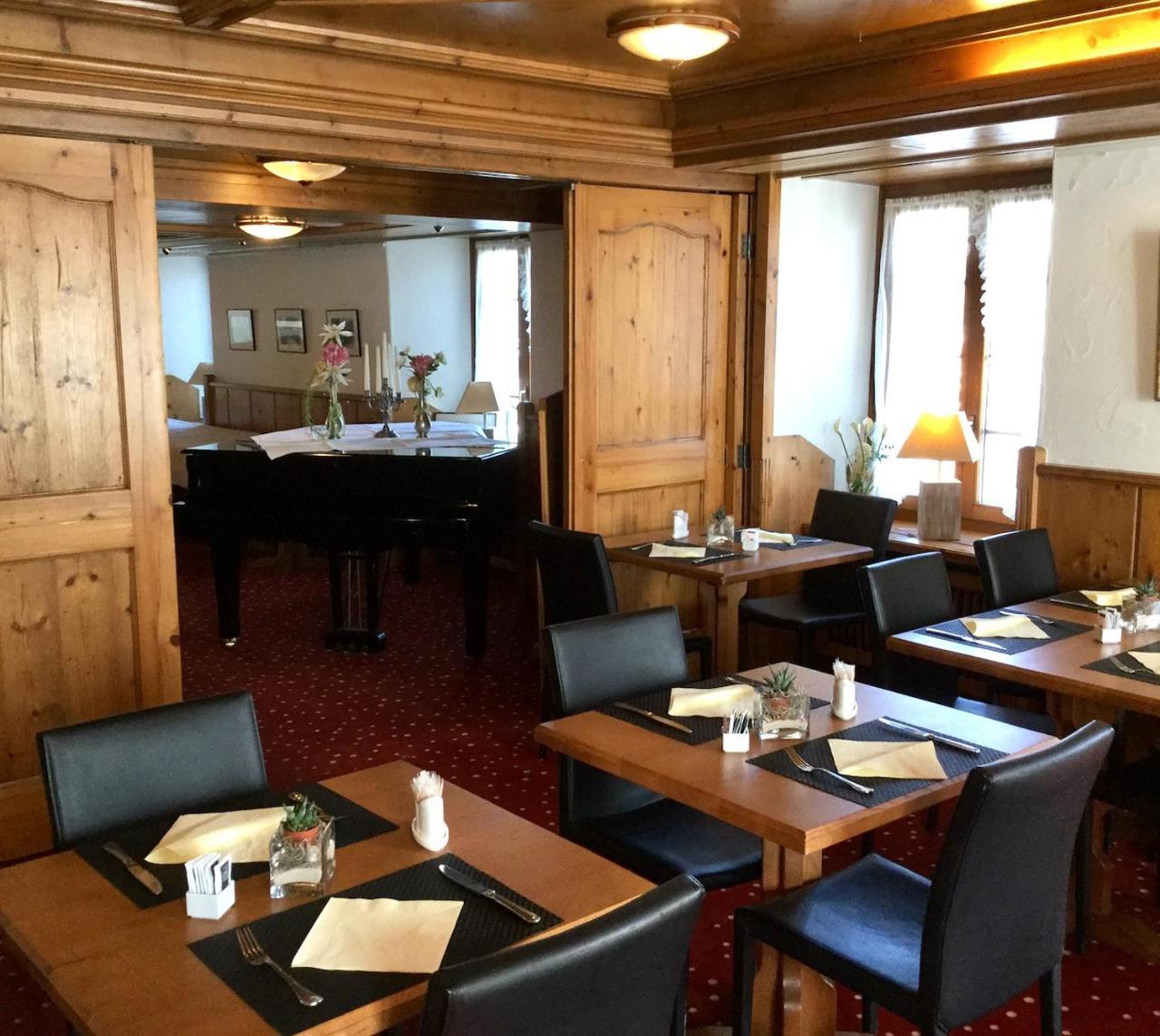 Suhr Hotel Zum Kreuz מראה חיצוני תמונה